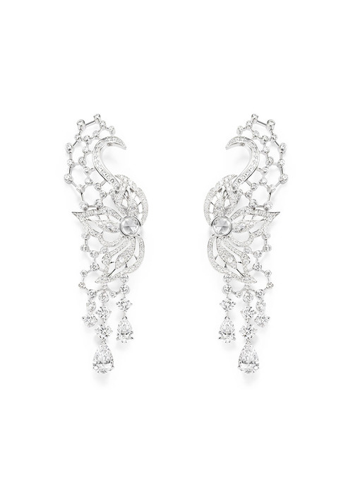 Piaget Couture Précieuse Gorgeous Embroidery 鑽石耳環,16,900,000元。
